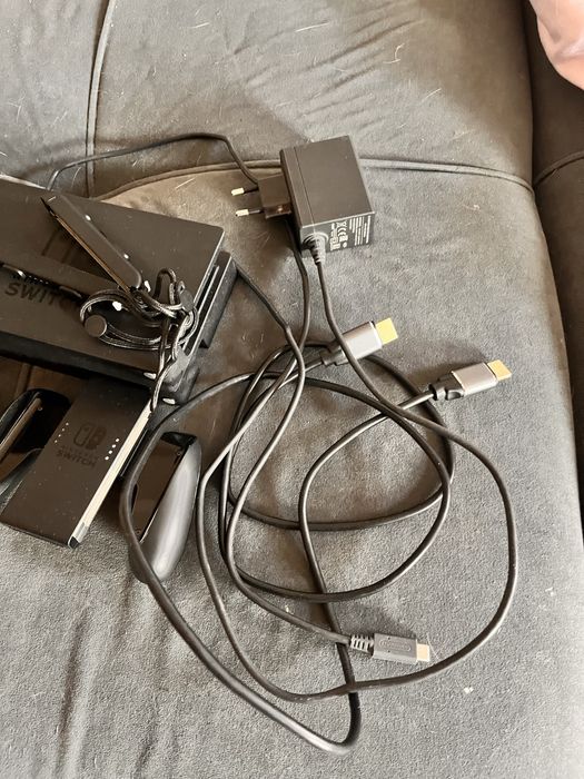 Продам Nindendo switch б/у в отличном состояние