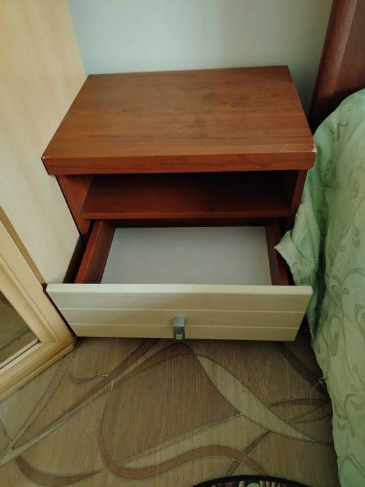 Кровать и 2 тумбы