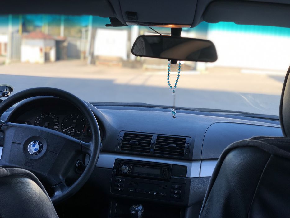 Продам машину BMW 3 2001 года