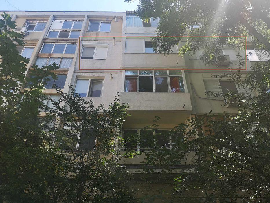 Apartament 2 camere etaj 3 din 4, Bld. Independentei colt cu str. Scolilor