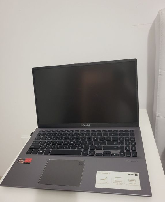 Laptop ASUS VivoBook la cutie 15.6", Full HD, 8GB, 512GB SSD, AMD Rade