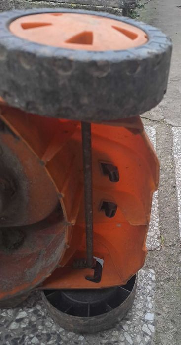 Електрическа косачка за трева TOP GARDEN 1000W с проблем в ел. мотора