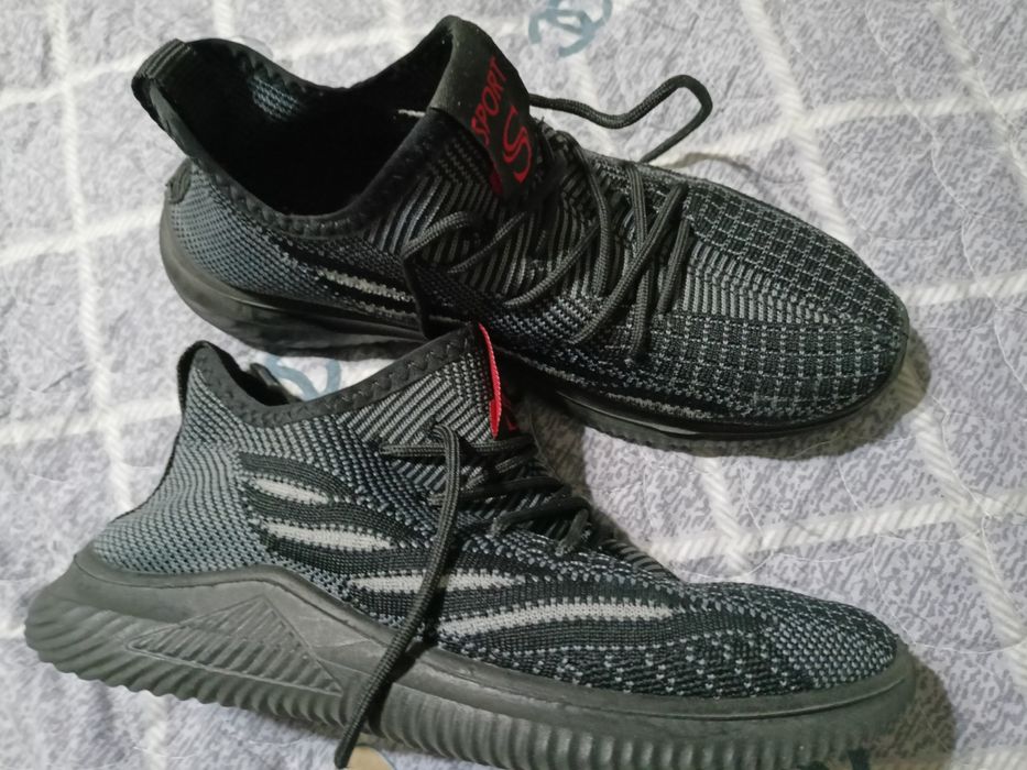 Кроссовки чёрного цвета 37 для мальчика