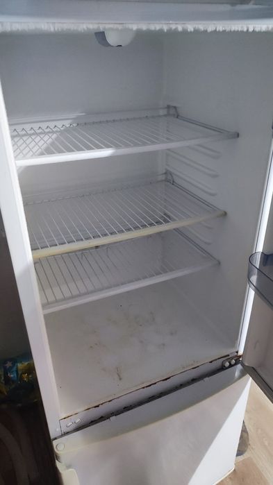 Продам холодильник рабочий торг)!