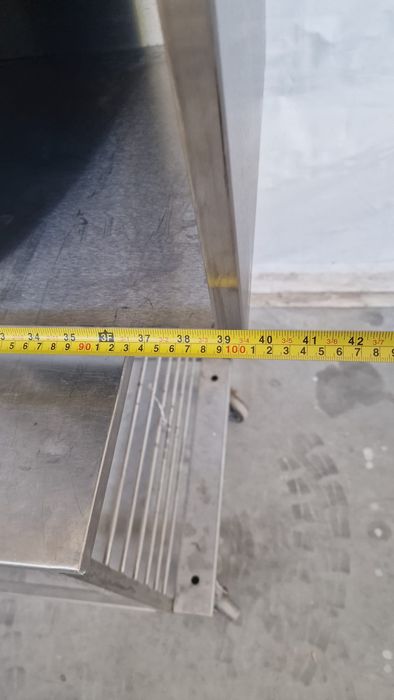 Немски шкаф за стена изцяло от неръждаема стомана