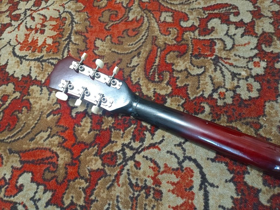 Продам гитару за 15000