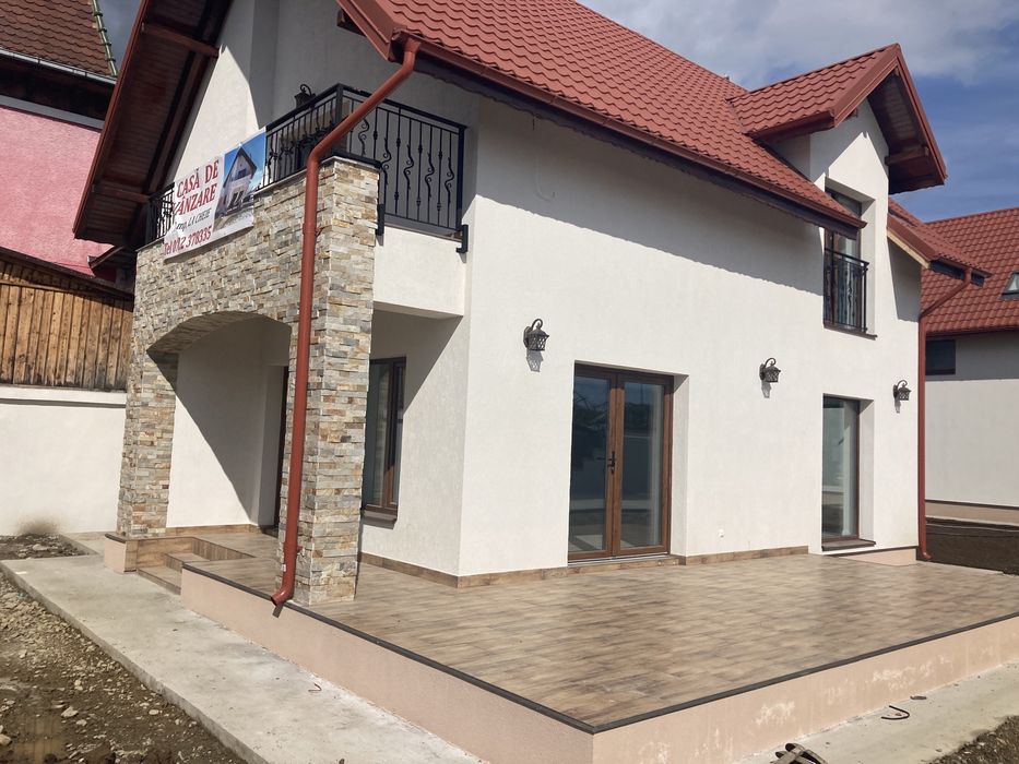 Complex de 5 case central langa primarie Magurele sau schimb.