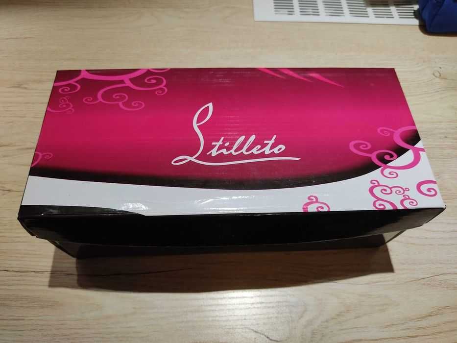 Туфли, фен, утюжок.