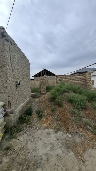 Qurilishi tugallanmagan uchastka