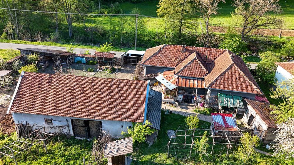 De vânzare proprietate cu 2 case individuale