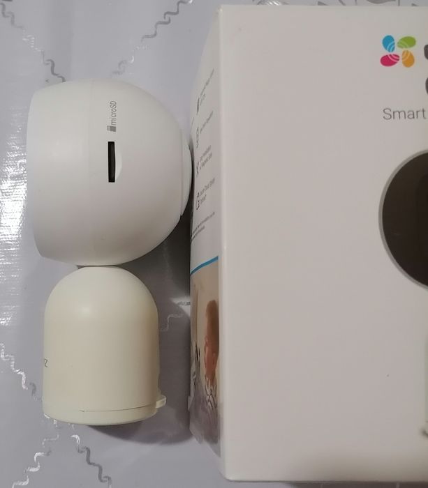 Умная веб камера EZVIZ