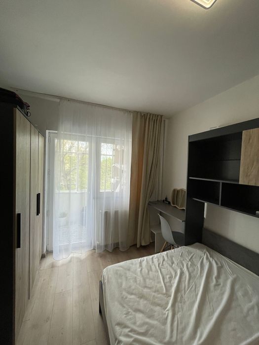 PF închiriez ap cu o camera Podu ros etaj 3