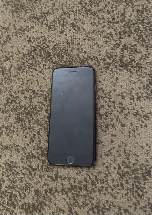 продам iPhone SE 2020
