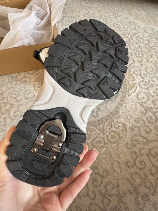 Продам зимние ботинки на мальчика