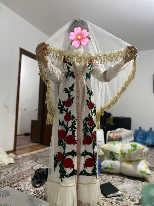 Ansanbil, sari, tillaqoshlar