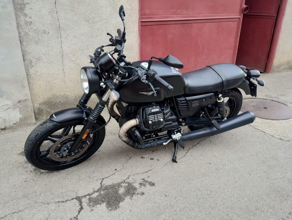 Moto Guzzi v7 stone