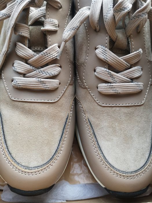 Кроссовки бежевые