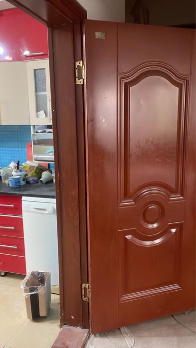 Двери внутри железные