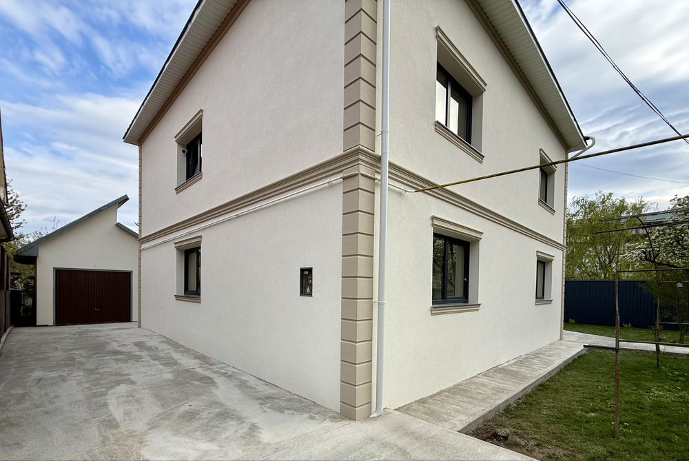 Casa in oras Suceava cu 10 ari de pamant / VARIANTA APARTAMENTE