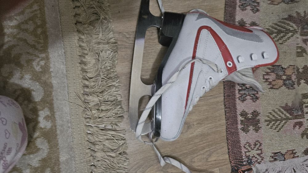 Продам коньки 35р