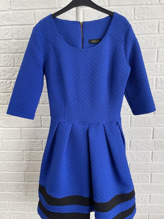 Продаю платья-Нужны деньги на зимнюю куртку!