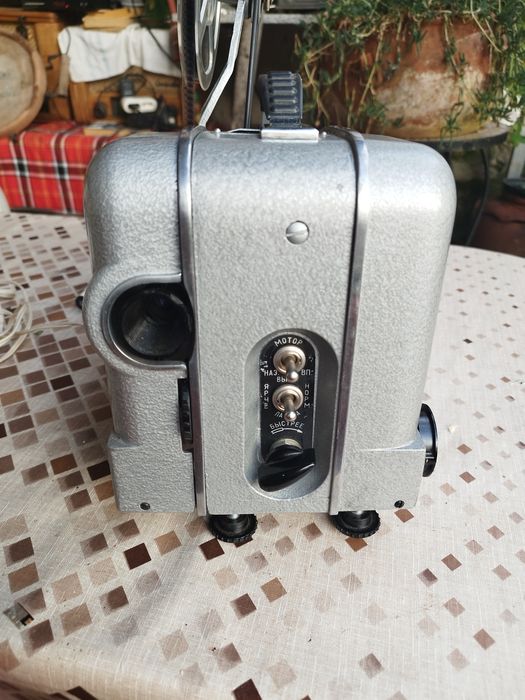Киномашина  прожекционен  апарат "Луч-2" от 1967 ма