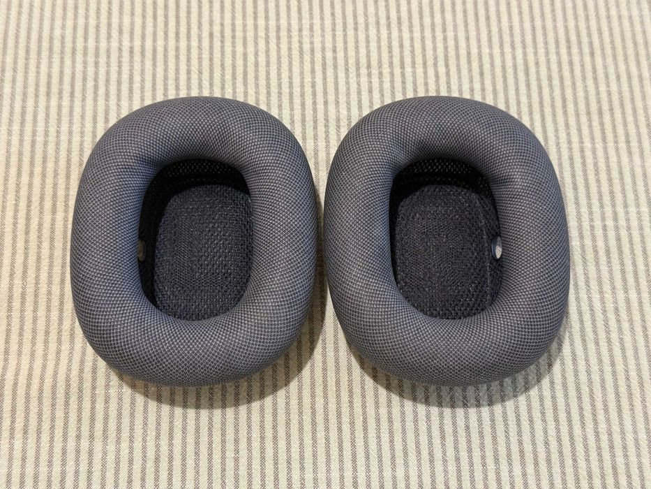 Продавам оригинални наушници Apple AirPods Max Ear Cushions, Black – много добро състояние