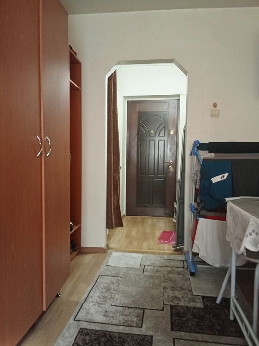 Vând garsonieră in Deva zona progresul la  parter.