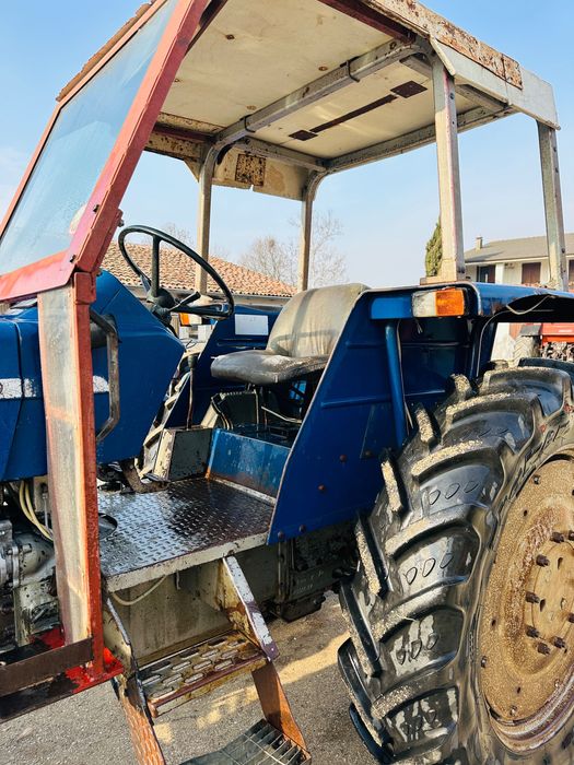 Ebro 85 cai DT, motor 4 pistoane perkins