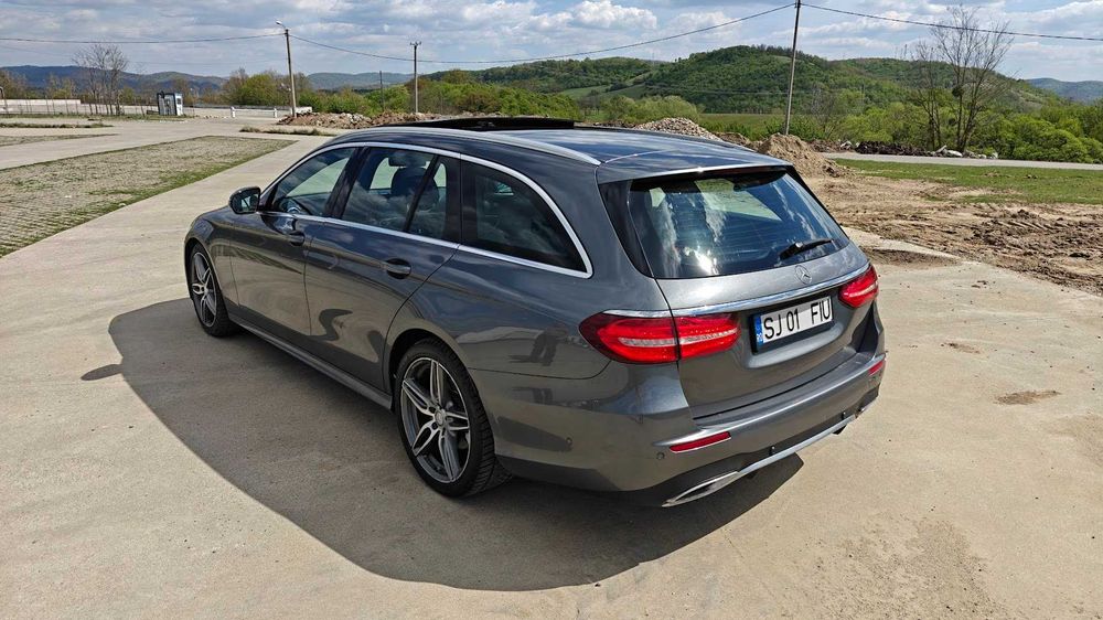 Mercedes Benz E220 AMG LINE