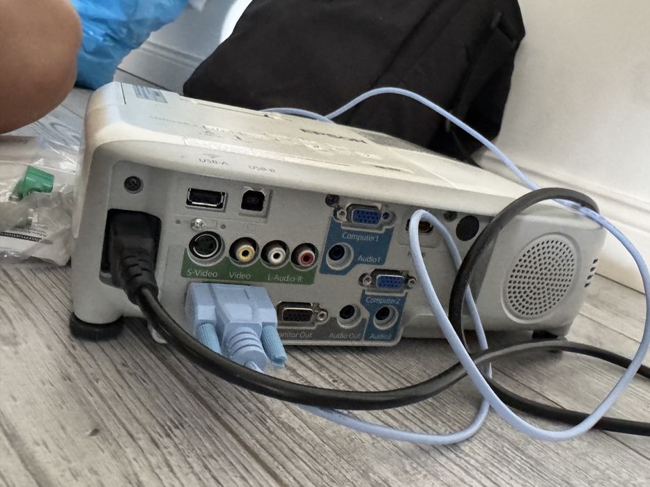 Videoproiector Epson EB-S17 + Geantă originală + Accesorii (Stare excelentă)