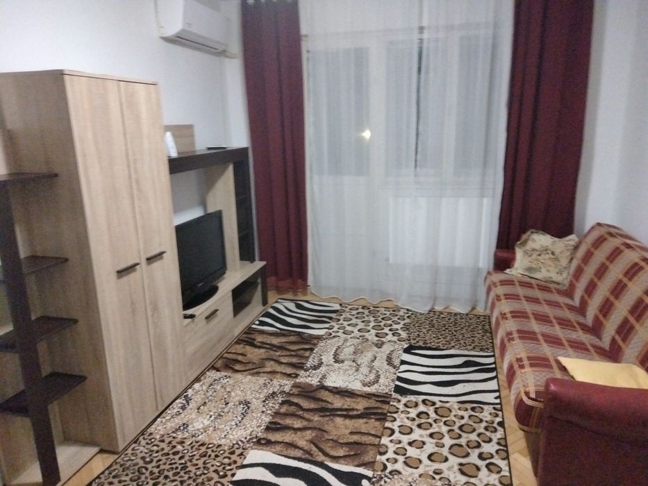 Închiriez apartament cu 3 camere