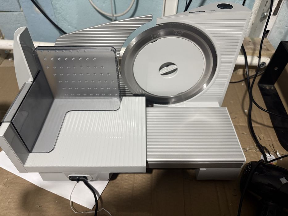 Резачка за колбаси, кашкавал Emerio MS 110w