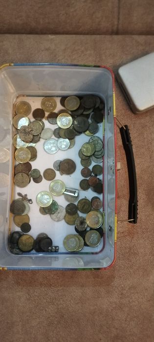 Продам монеты и купюры.