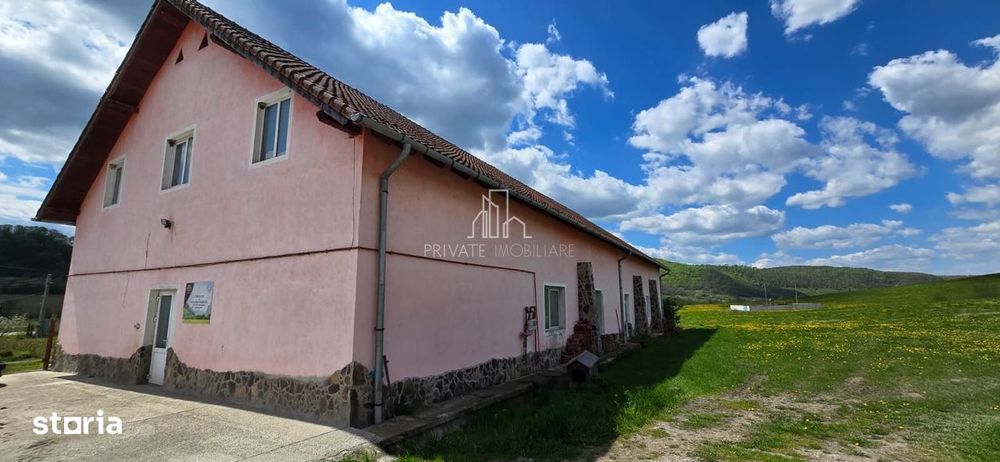 Clădire multifuncțională de vânzare, 470mp utili/nivel, Saes, judet Mu