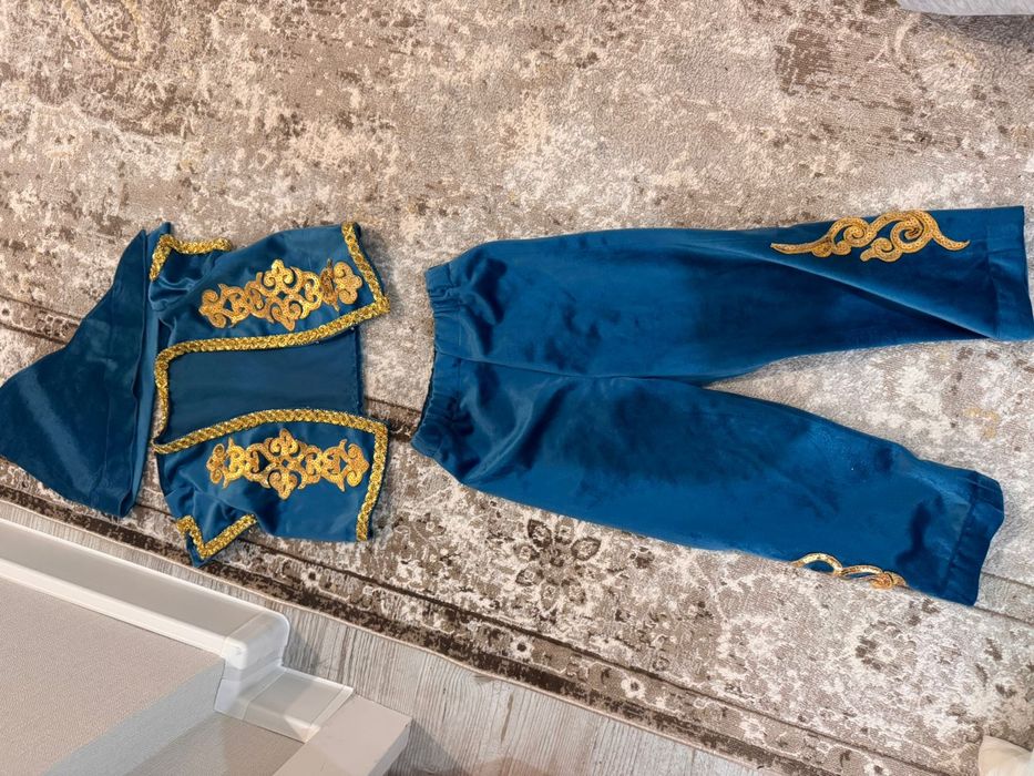 Продаю Дет костюмы разные