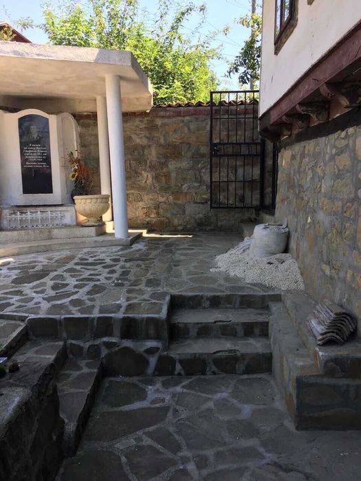 Продава се Къща в Златарица - 280 кв.м за 161 €/кв.м - Снимка #2