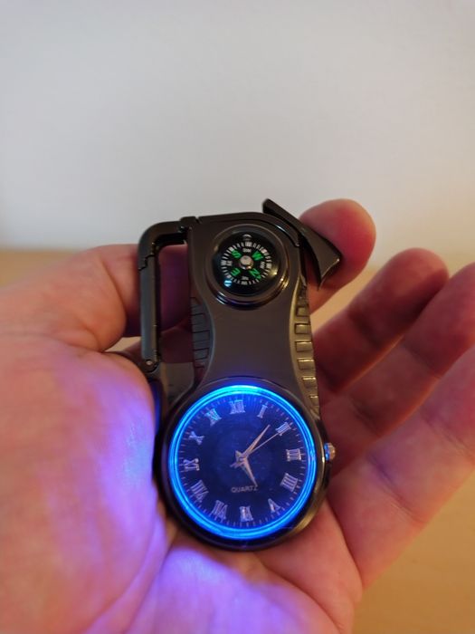 Bricheta metalica anti vânt , ceas , busola