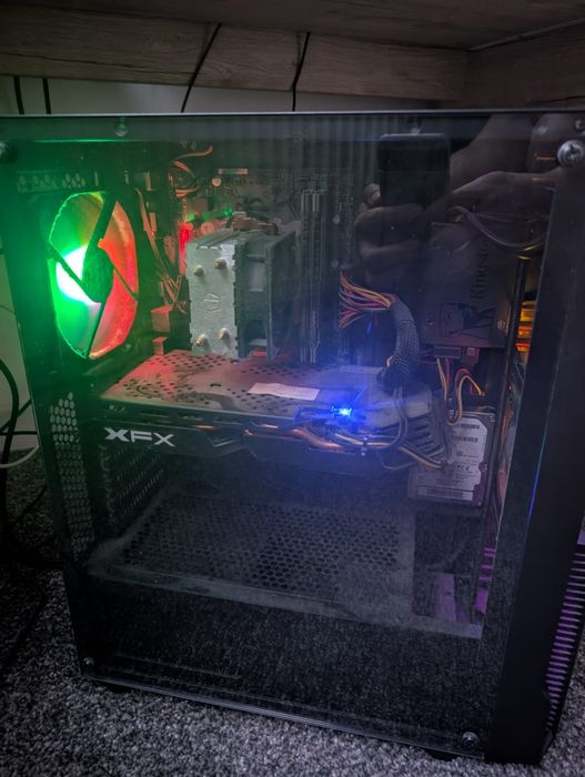 Vând unitate gaming