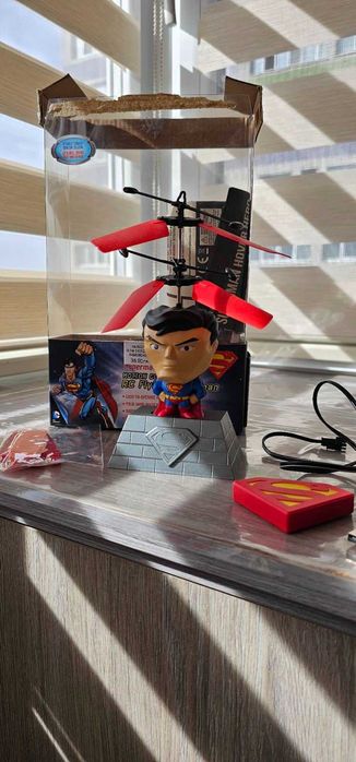 Мини дрон Silverlit и летящ DC Comics Superman