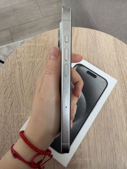 Iphone 15 pro white titanium