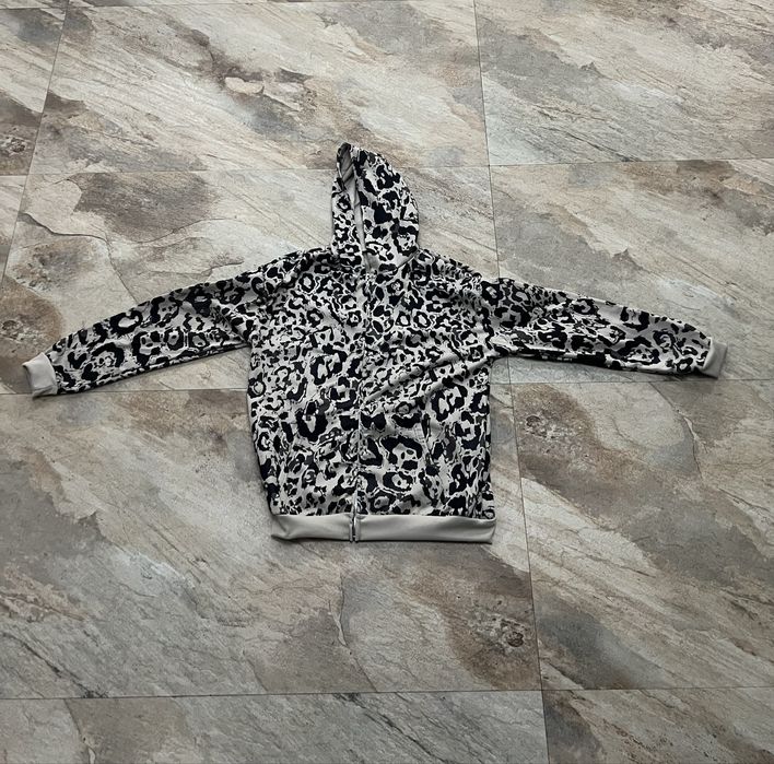 Hanorac leopard.