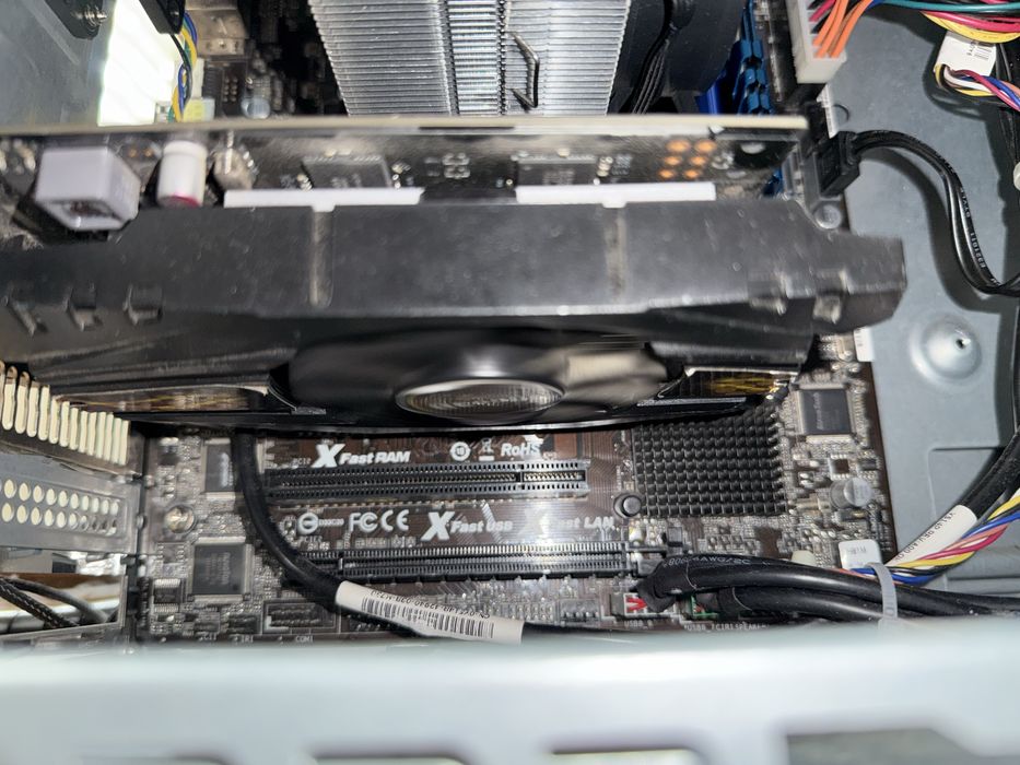 Pc intel i5 4570, 16gb ram, Nvidia GTX 750 2gb, hdd 1tb.