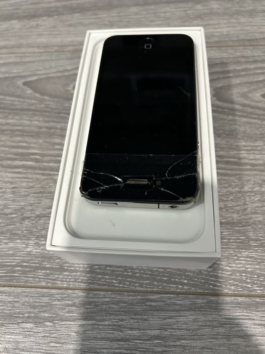 Iphone 4. Требует ремонта