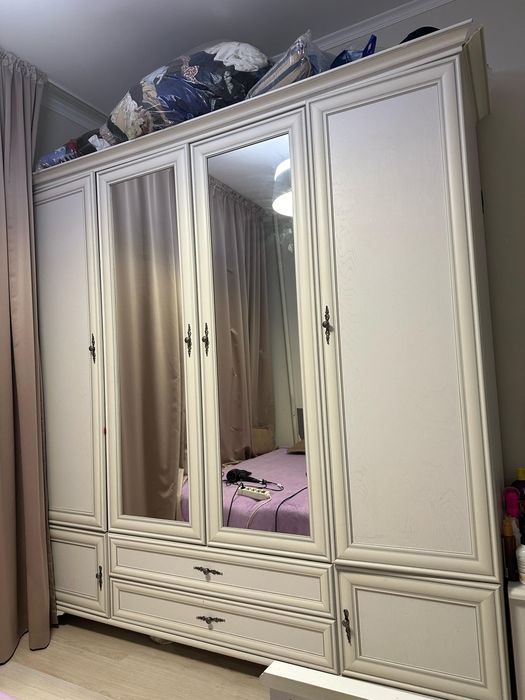 шкаф,комод,зеркало,2 тумбочки