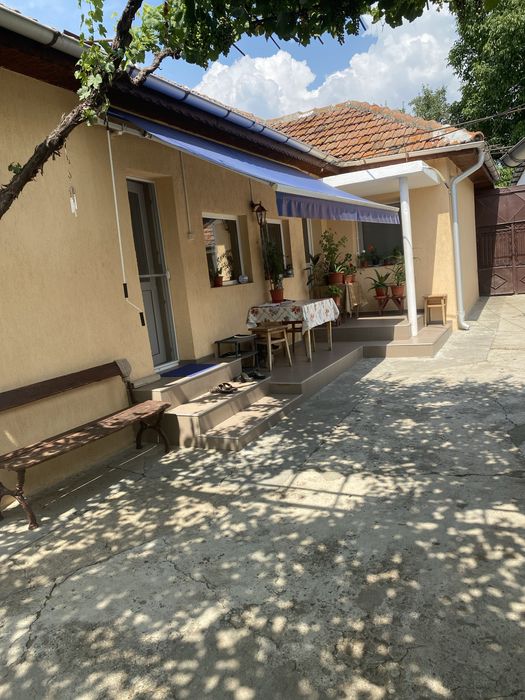 Casă de vânzare    .