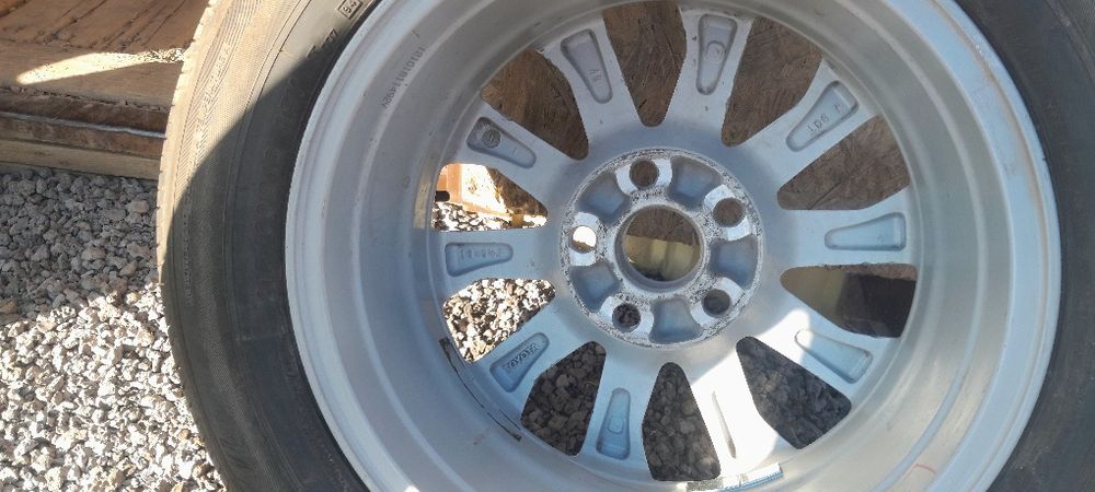 Продам запаску 215/60 16