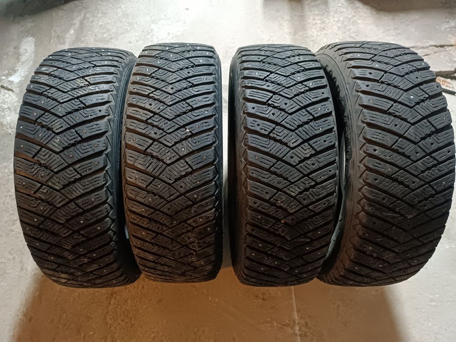 Продам комплект шин 215/65 r17