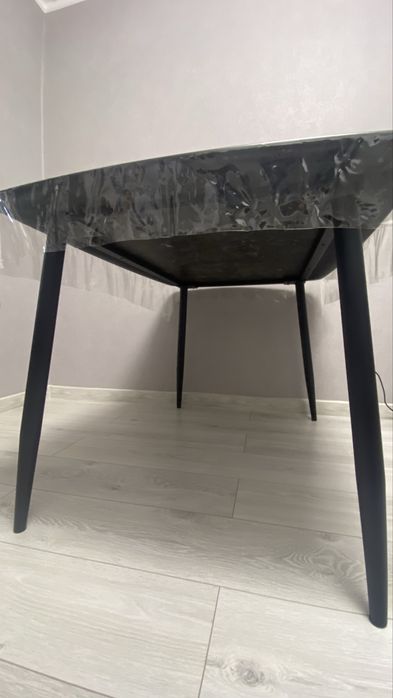 Стол кухонный почти новая