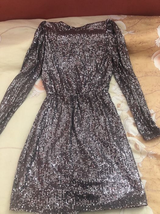 Рокля с пайети от Резървд